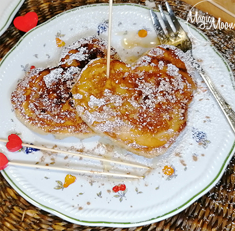 pancake alle mele a forma di cuore